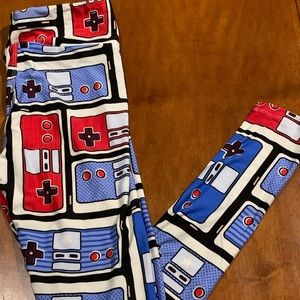 LuLaRoe OS Gamer leggings